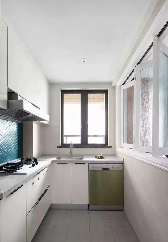 晒晒121平四居室装修实例，玄关地砖极少见，却十分漂亮又耐脏