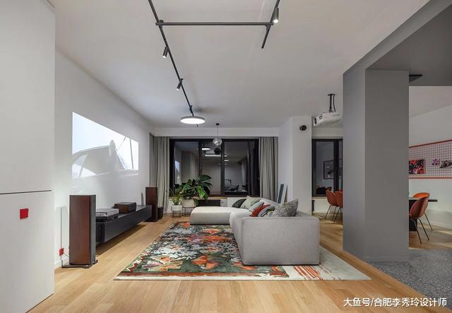 为了3个孩子，业主买下隔壁公寓合并成260平大套房，家里宽敞无比！