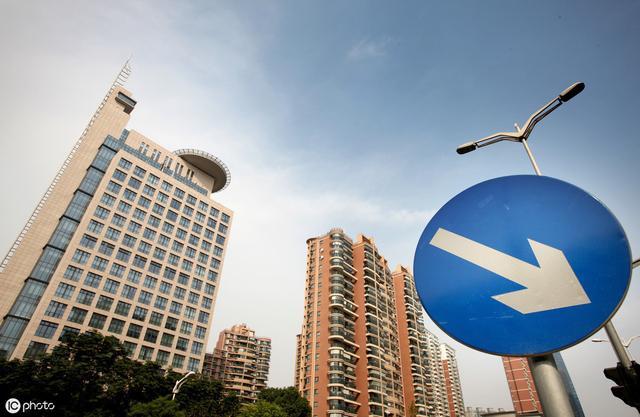 6.8万亿债务让开发商腹背受敌，房协又来插“一刀”