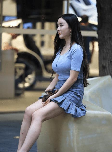 街拍：00后小姑娘都这么成熟了吗？让90后怎么混