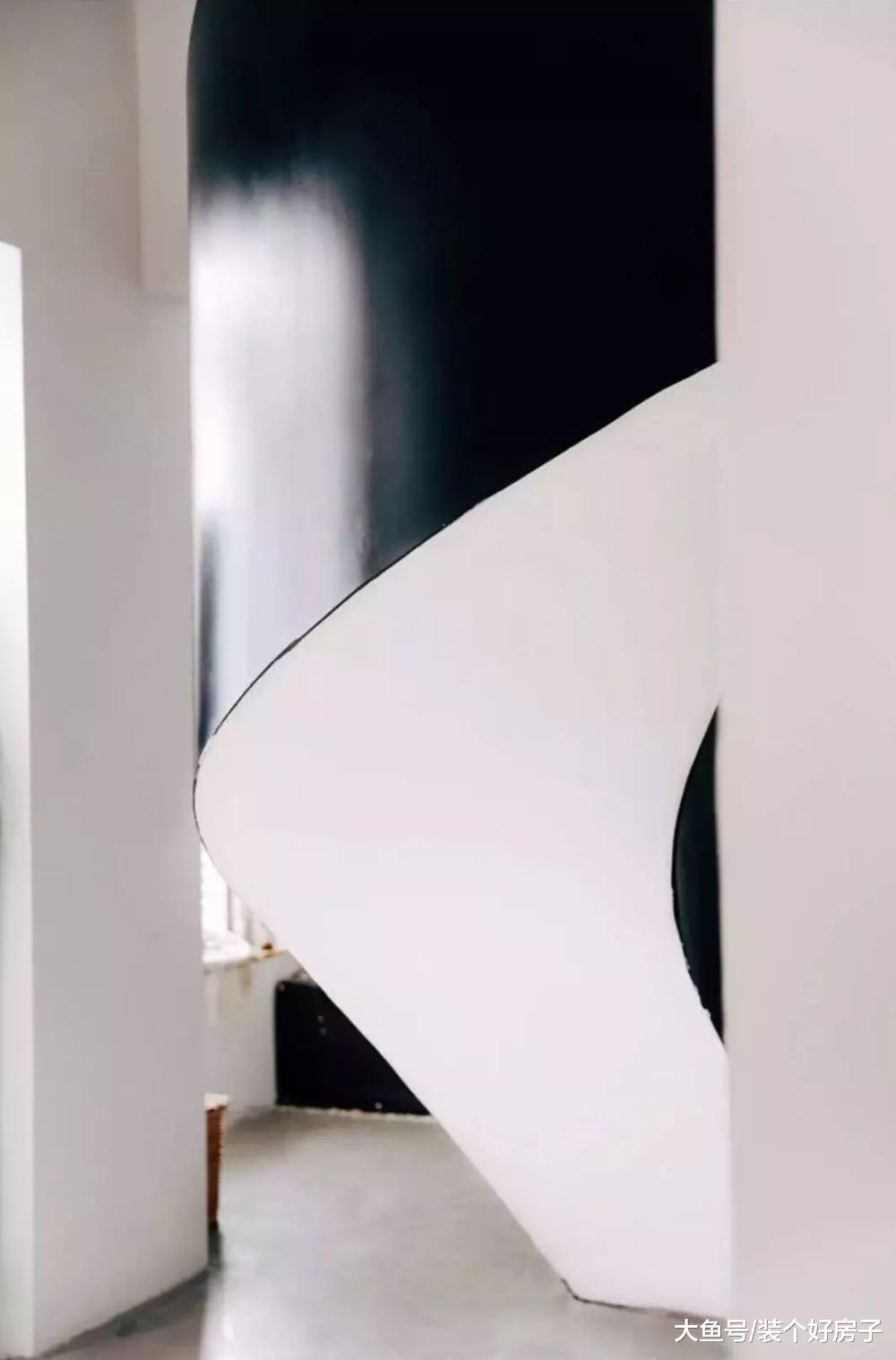 美女摄影师将100㎡的家装成了160㎡, 电视墙里还藏了一个健身房!