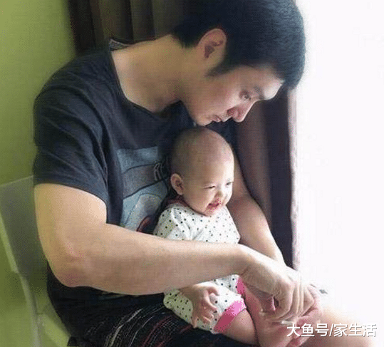 张梓琳晒出自己的房子，把飘窗改造成女儿的小床，这做法真是聪明