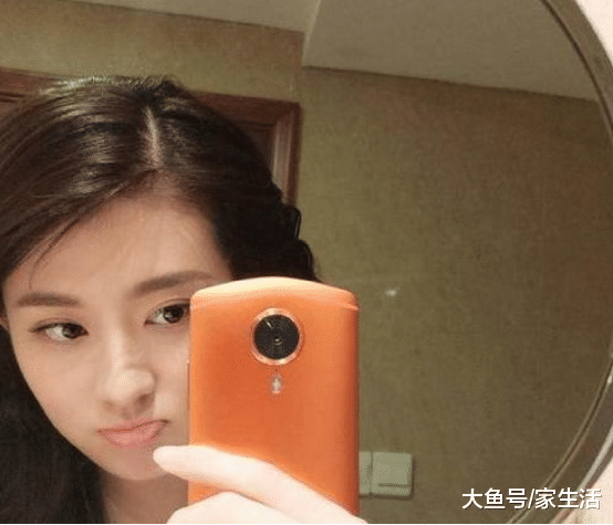 乔欣晒出自己的豪宅：餐桌放着几十道菜，每天在家吃满汉全席？