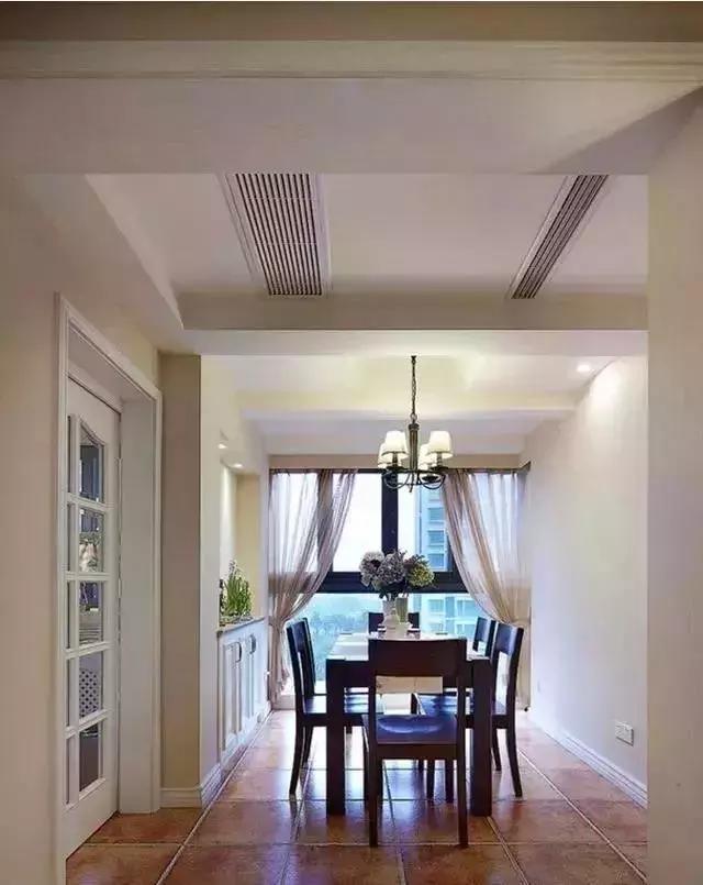 浪漫温馨的现代美式三居，格局简单大方，玄关柜好出彩