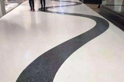 地面装修铺瓷砖已经看腻了？不如试试这种新做法，好看还省钱