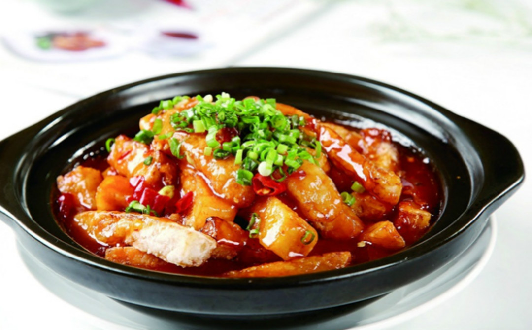 四川传统名菜鱼香炒菜，肉丝猪肝三齐名，好吃的鱼香茄子