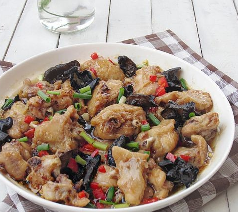 滑嫩蒸雞翅，老人小孩都愛吃，隔壁小孩都饞哭了