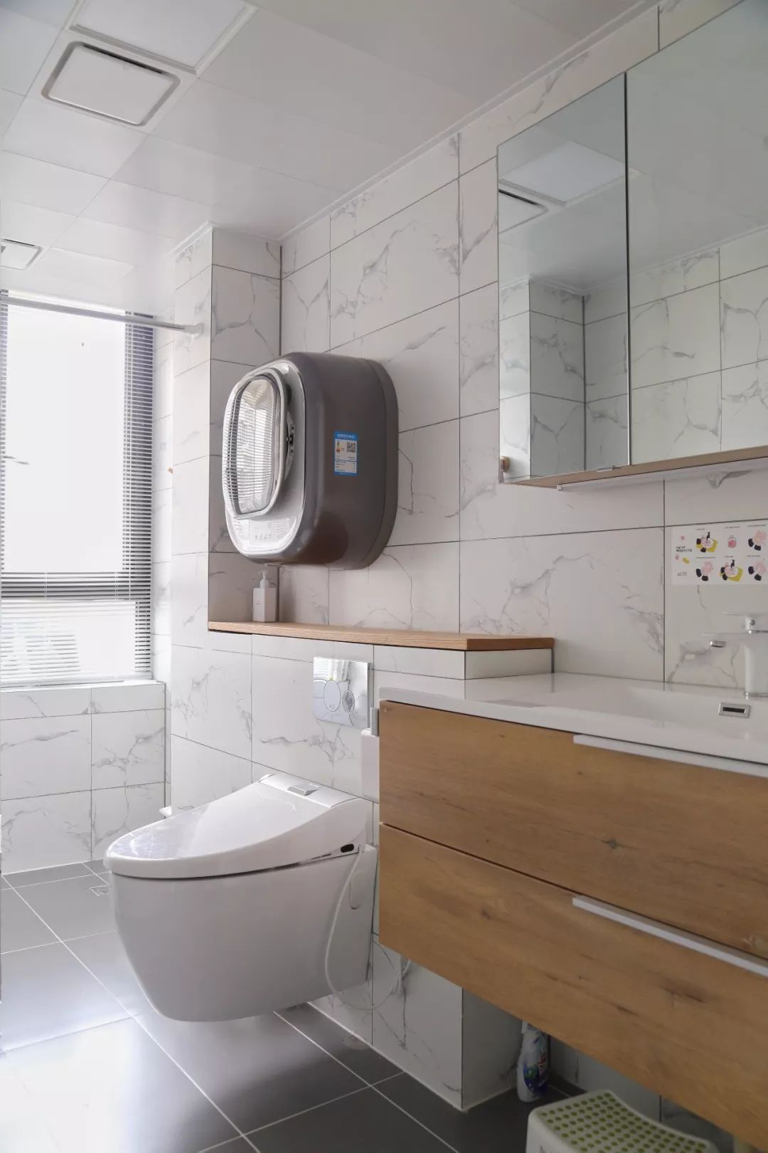 卫生间墙面砖，仿大理石质感，这叫高端！