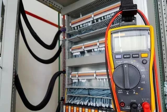 4平方电线能同时带电磁炉、排烟罩，电冰箱吗？原来很多人错了！