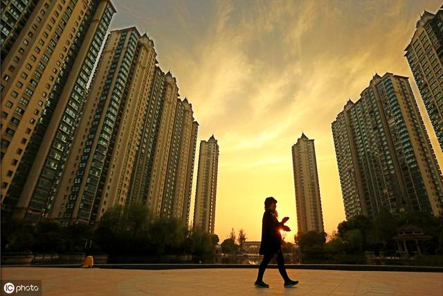 房价应该永远会涨，是当代中国人三大信仰之首，但被一个小城打破