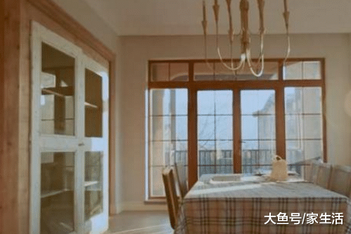 带你参观董洁的豪宅，厨房平时拿来养鸡，有钱人的生活真搞不懂