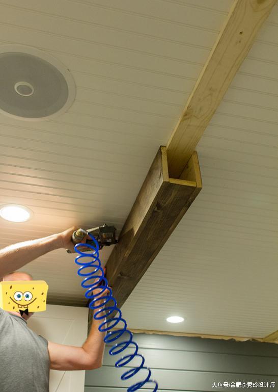 天花板扣板装3根假梁，没啥作用就是很漂亮，国内业主肯定不愿装