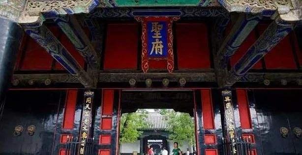 这个家族担任县令六百多年，朝代换县令不换，甚至能在皇宫内骑马