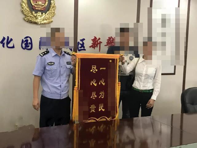 女子價值15萬的鉆戒丟失，警方機智破案后，女子這樣表示感謝