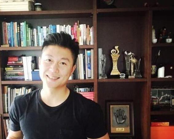 参观李小鹏现实的家，房子起码价值过亿，太令人羡慕了