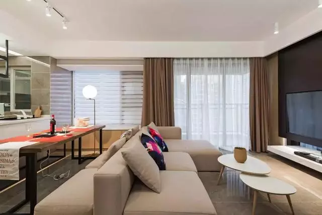 82平现代简约两居室，客餐厨三合一开放式设计，时尚又通透！