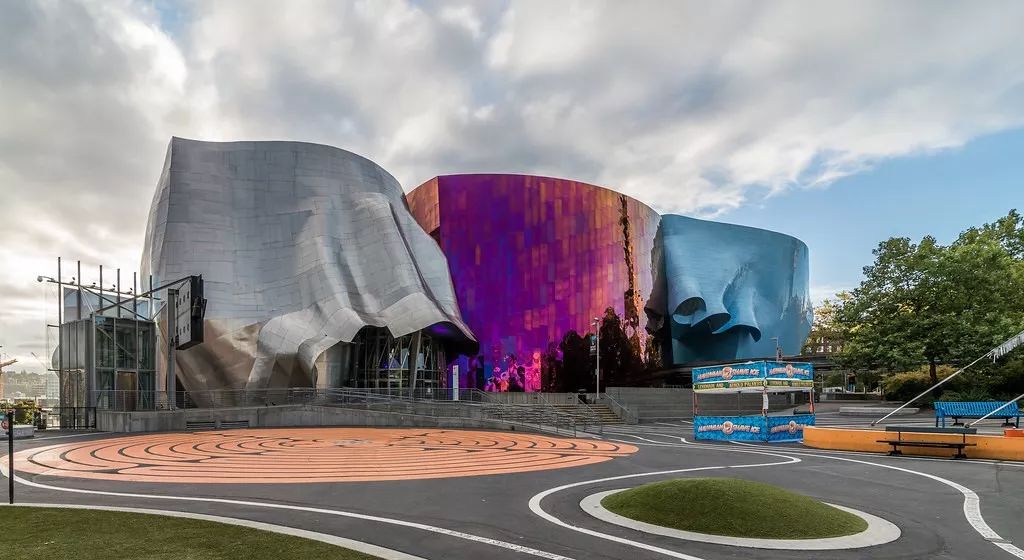 建筑界的毕加索给 LV 造了座房子，像揉皱的纸团