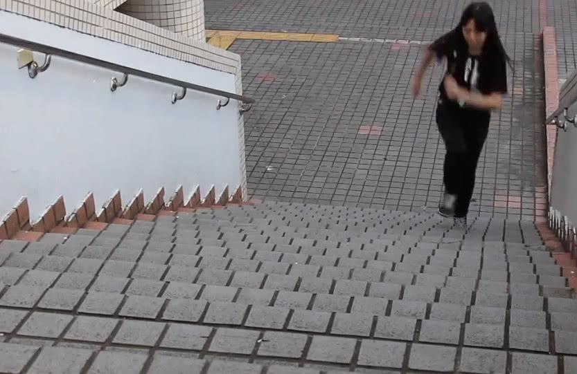 员工一个月不走18万步，就得扣工资？老板：为了他们好！