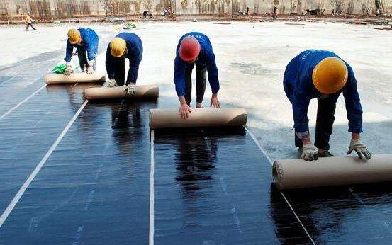 7月暴风雨来袭屋顶漏水？别担心，教你一新招，一抹二十年不漏雨
