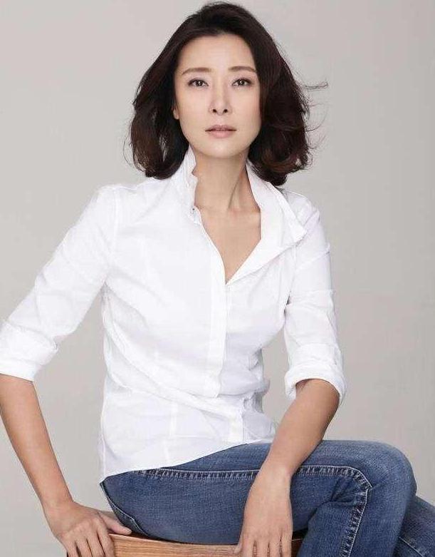 做了8年主持人，情史太乱无人敢娶，今因一部剧红得一塌糊涂