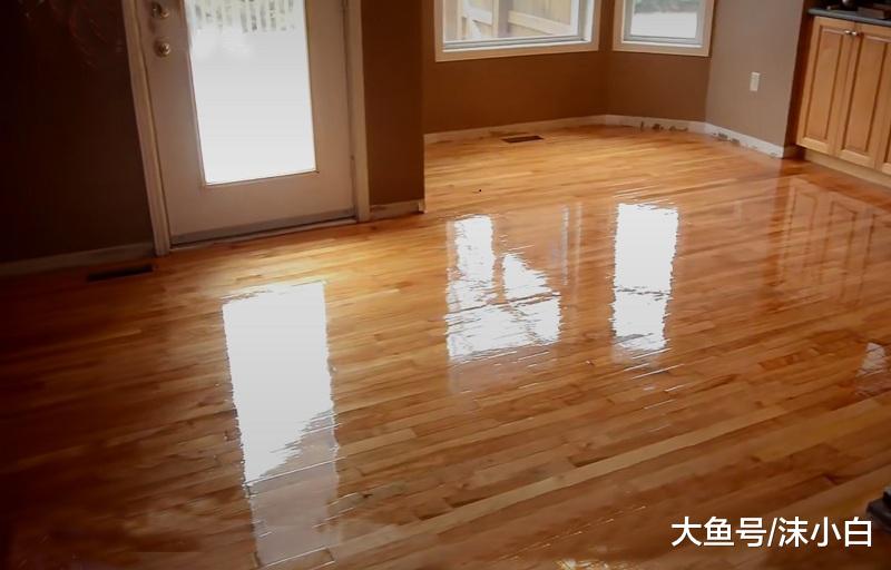 旧地板别再撬掉换新了，看我家老师傅这样磨一磨，再用10年！