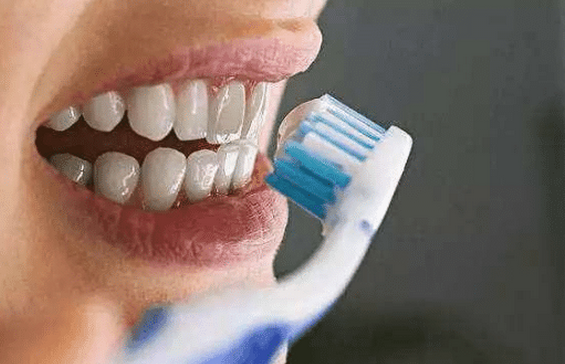 时尚好物官 牙膏要“打湿”后才能刷？不少人做错了，难怪牙齿怎么也刷不白