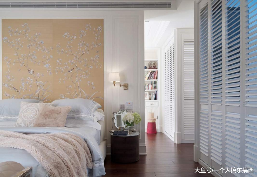 参观160㎡装修设计很喜欢卧室和厨房的风格，就是客厅背景墙上的艺术画让人尴尬得脸红