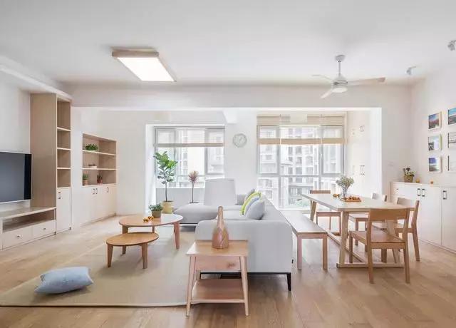 晒晒刚装修完的新家，不做吊顶只铺了木地板，没想到还这么漂亮