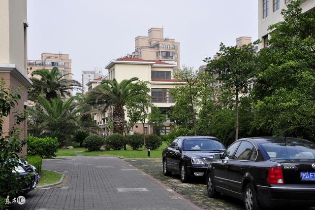 开发商扬言：停车位属于谁也没有用，我说收费就收费！