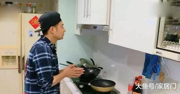 帶你參觀潘瑋柏住的豪宅，衣服都堆在臥室地面上，裝修太簡單了