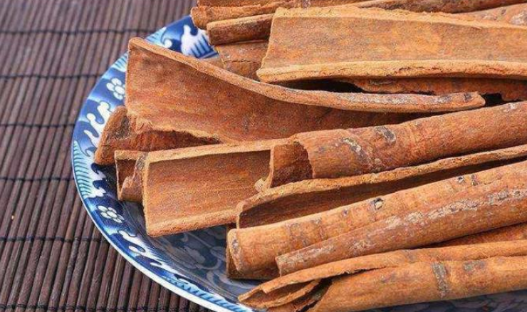 点外卖把桂皮当树皮, 老板: 没文化真可怕, 这个锅我不背！