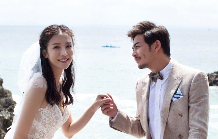 杨烁自爆离婚协议，财产全给妻子，这一决心展示了自己的清白