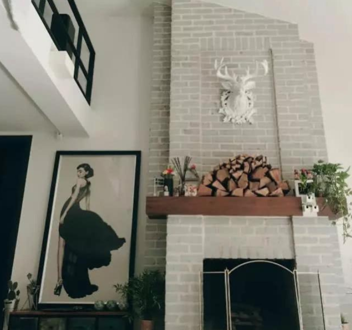 具荷拉遗产曝光，名下2处房产价值43亿，室内景象一片冷清