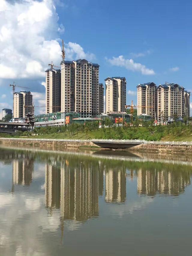 买过顶楼的才知道这些，我是哭着看完的！真后悔！