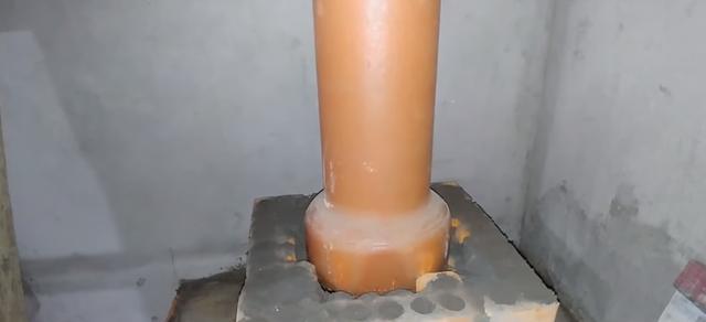 农村柴火灶出了新设计！占地不到1平米，空心砖砌好了，嵌入烤箱好实用