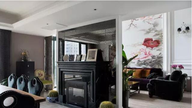 参观王琳现实的豪宅，墙面布置高级石膏线，进门才知这么豪华