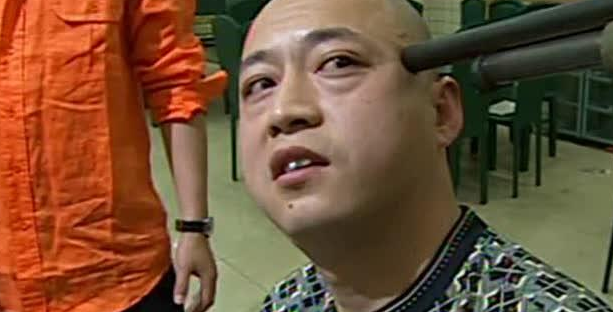 《征服》里面，刘华强让疯子拿枪顶着他，如果疯子真开枪了，会怎样？