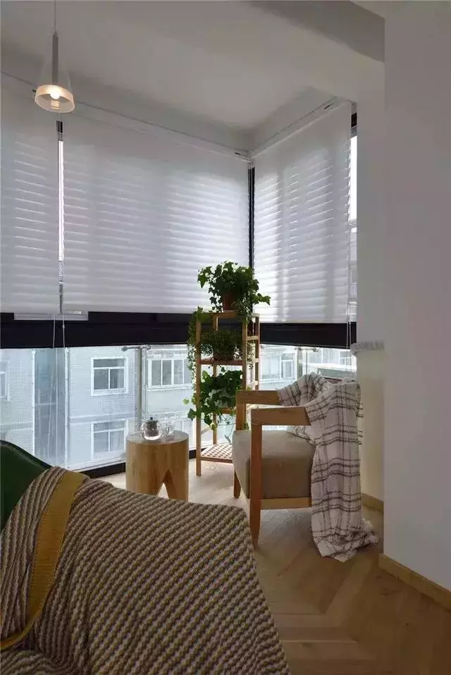 买80㎡顶楼被同事嘲笑, 看到我家大阳台改花园餐厅, 经常来串门!