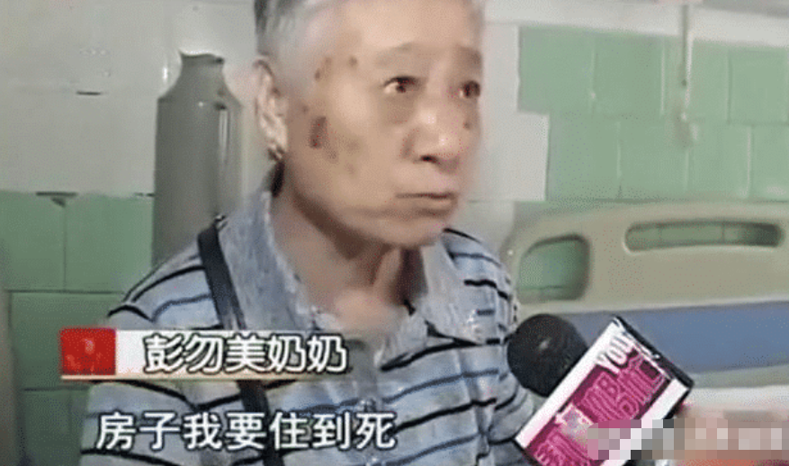 孙女趁奶奶住院，擅自把房子卖了68万消失，买家咆哮奶奶：我只认房产证