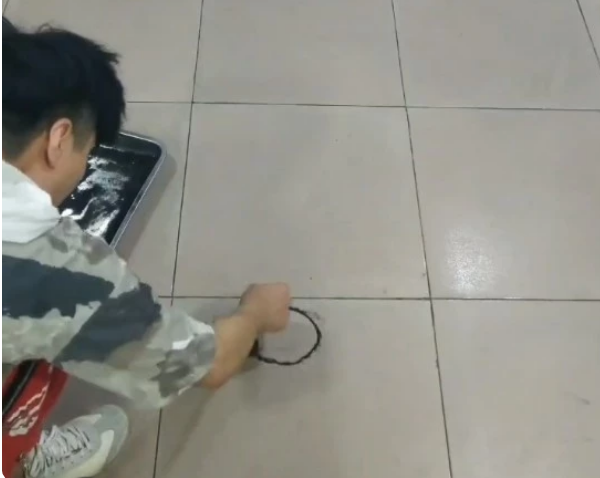 美术生又“作死”：用“碎发”画3D老鼠，网友：你妈早该打你了