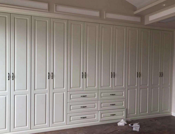 平开门和推拉门衣柜，哪个更耐用好用？木工这样一说我就懂了