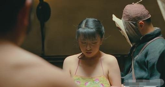 因身材走红，肚兜被扯飞的民女，现在怎么样了？网友：一生忘不掉的女人！