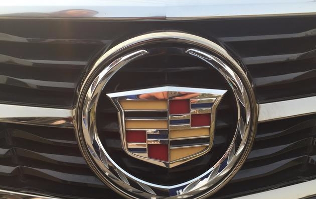 朋友圈都晒凯迪拉克暴跌12万，车主：当年我买的还是豪华版！