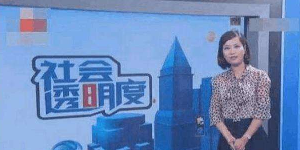 男子机场被打忍了一路， 下飞机后“突然复仇”，飞机上是绅士飞机下是斗士