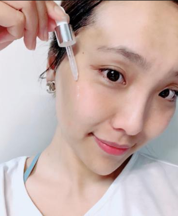 每次敷面膜都把那张塑料纸给扔了？难怪天天敷没效果，白白浪费