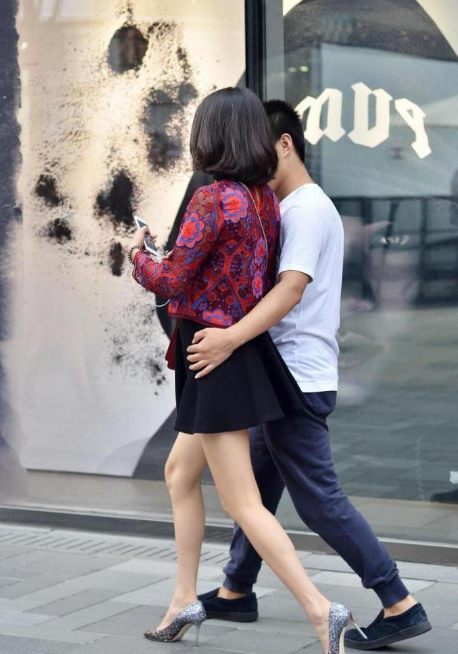 摄影：兄弟，能放开你的手吗？