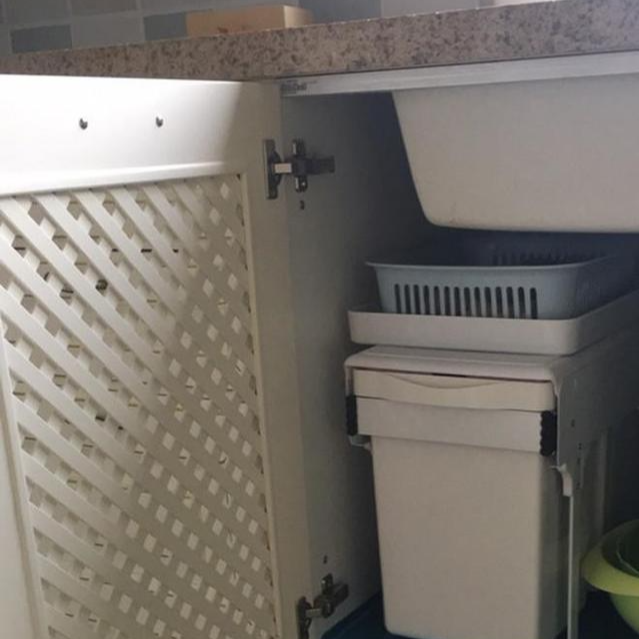 橱柜的水槽下总是很潮湿，有什么方法解决吗？