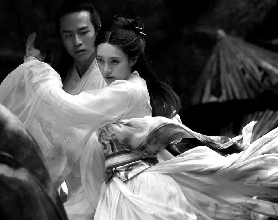 小艾猜电影：主演一人分饰两角，观众们看懵了，这演技也是没谁了