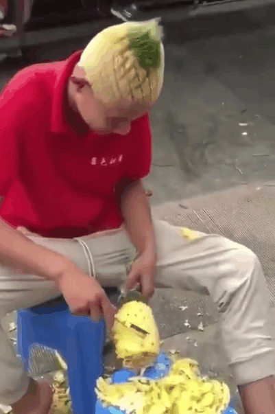 男子虽然花1999元做发型，却路边摆摊2天就回本，得知真相笑喷了