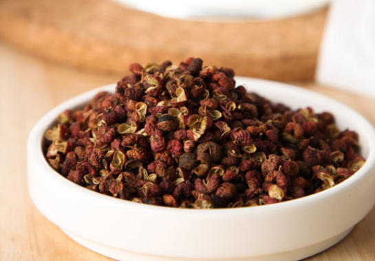 花椒加上“它”，每天坚持喝一点，通便排毒，悄悄变成“瘦美人”